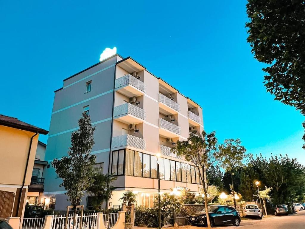 Hotel Sara Cesenatico Exterior foto