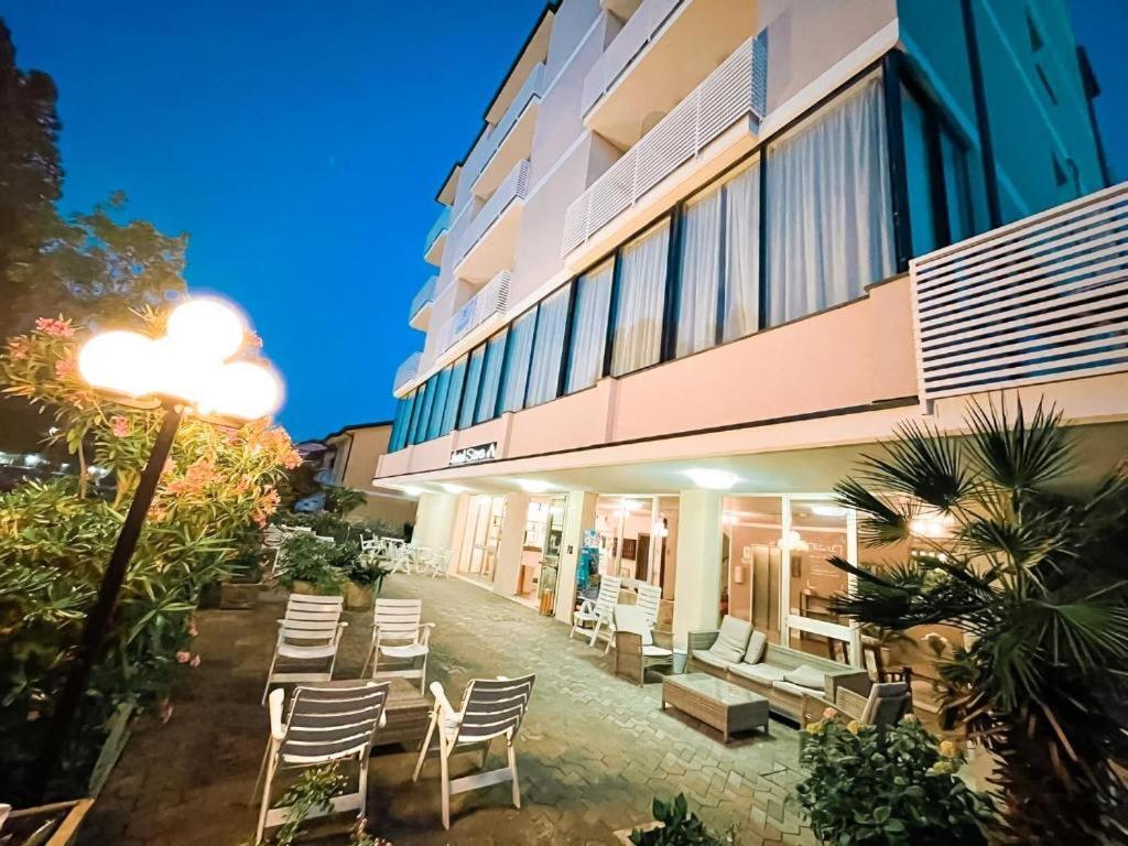 Hotel Sara Cesenatico Exterior foto