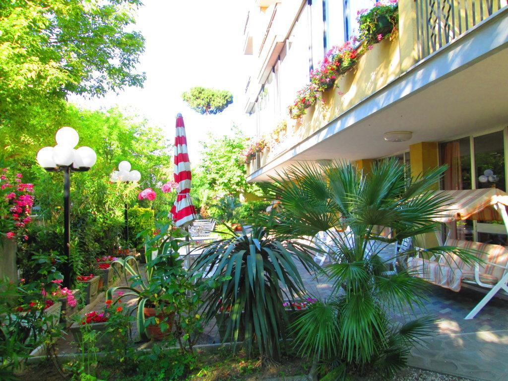Hotel Sara Cesenatico Exterior foto