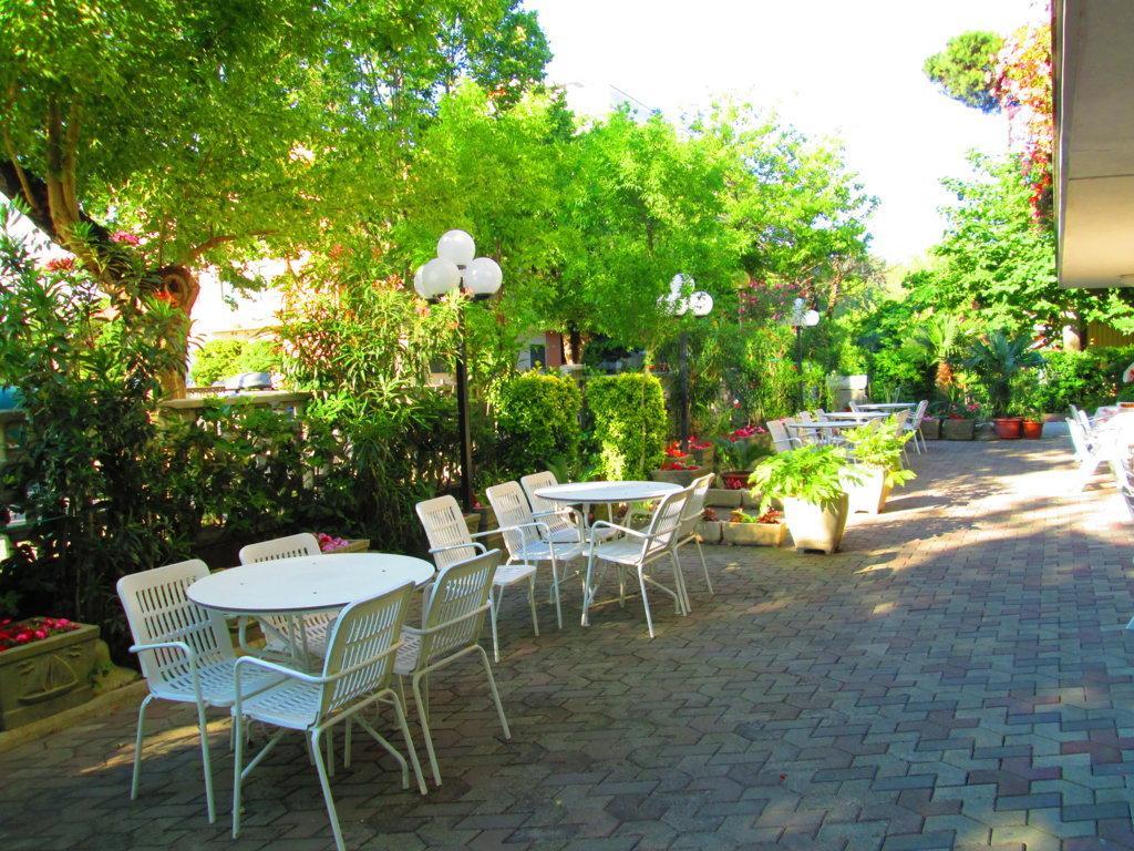 Hotel Sara Cesenatico Exterior foto