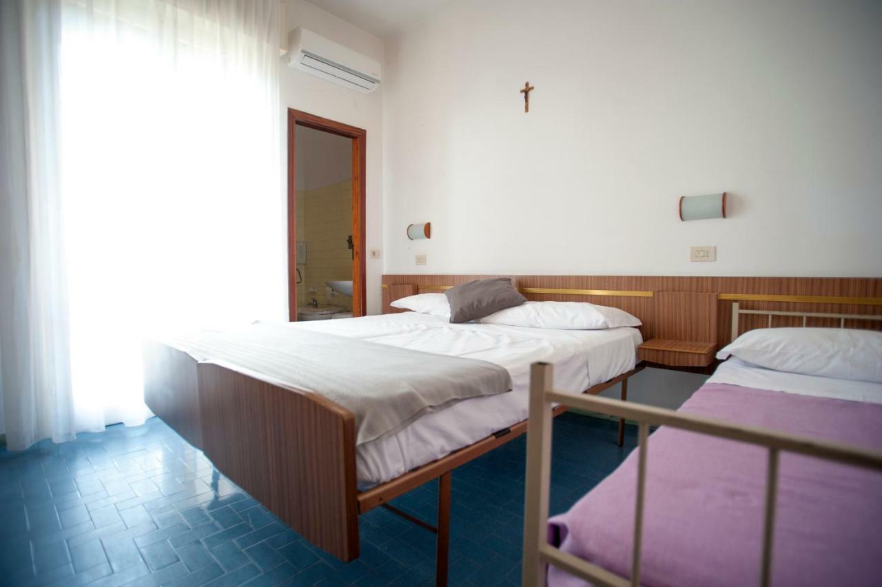 Hotel Sara Cesenatico Exterior foto